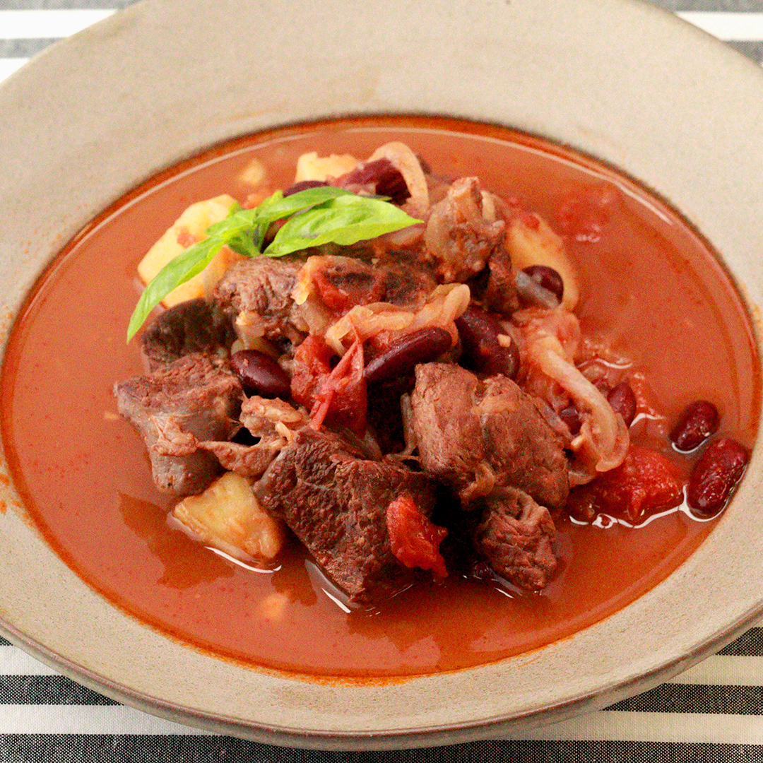 牛 すね 肉 の 赤ワイン 煮込み