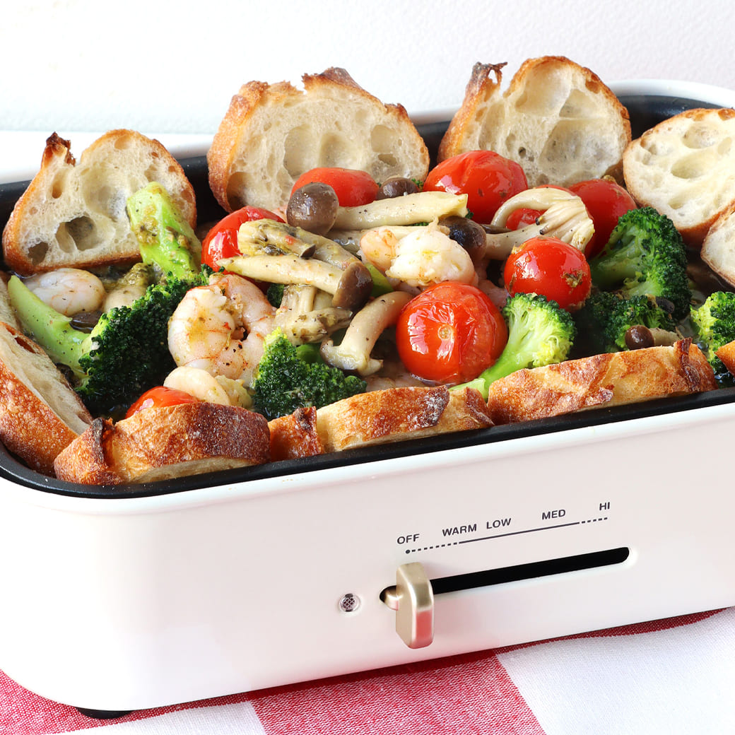 エビとキノコとブロッコリーのジェノヴァ風アヒージョ